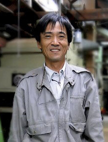 Herr Nakanishi in seiner winzigen Produktionshalle